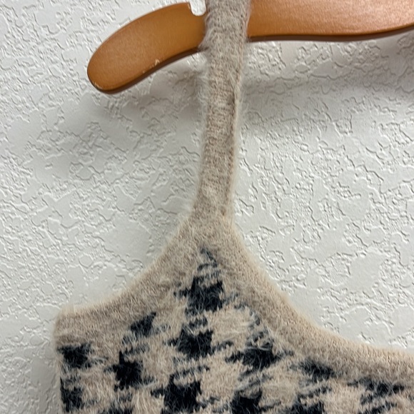NA-KD Checked Cropped Knitted Top in Beige/ Black L - Picture 3 of 7